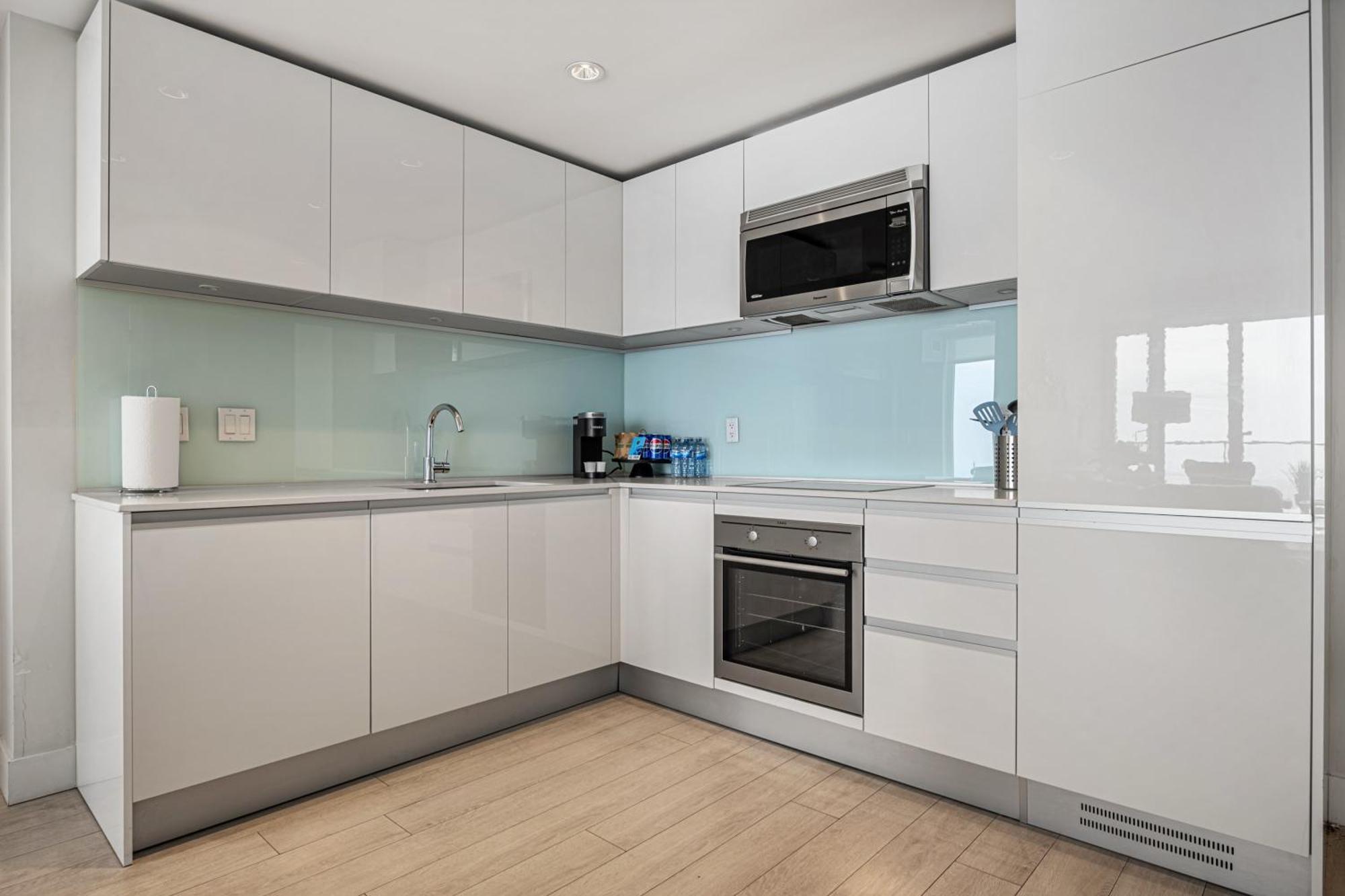 הוילה YYC Stunning 34Th Floor Views, Prime Downtown Location - Near Stampede, Casino, Bars! Free Banff Pass, Parking, Wine! מראה חיצוני תמונה
