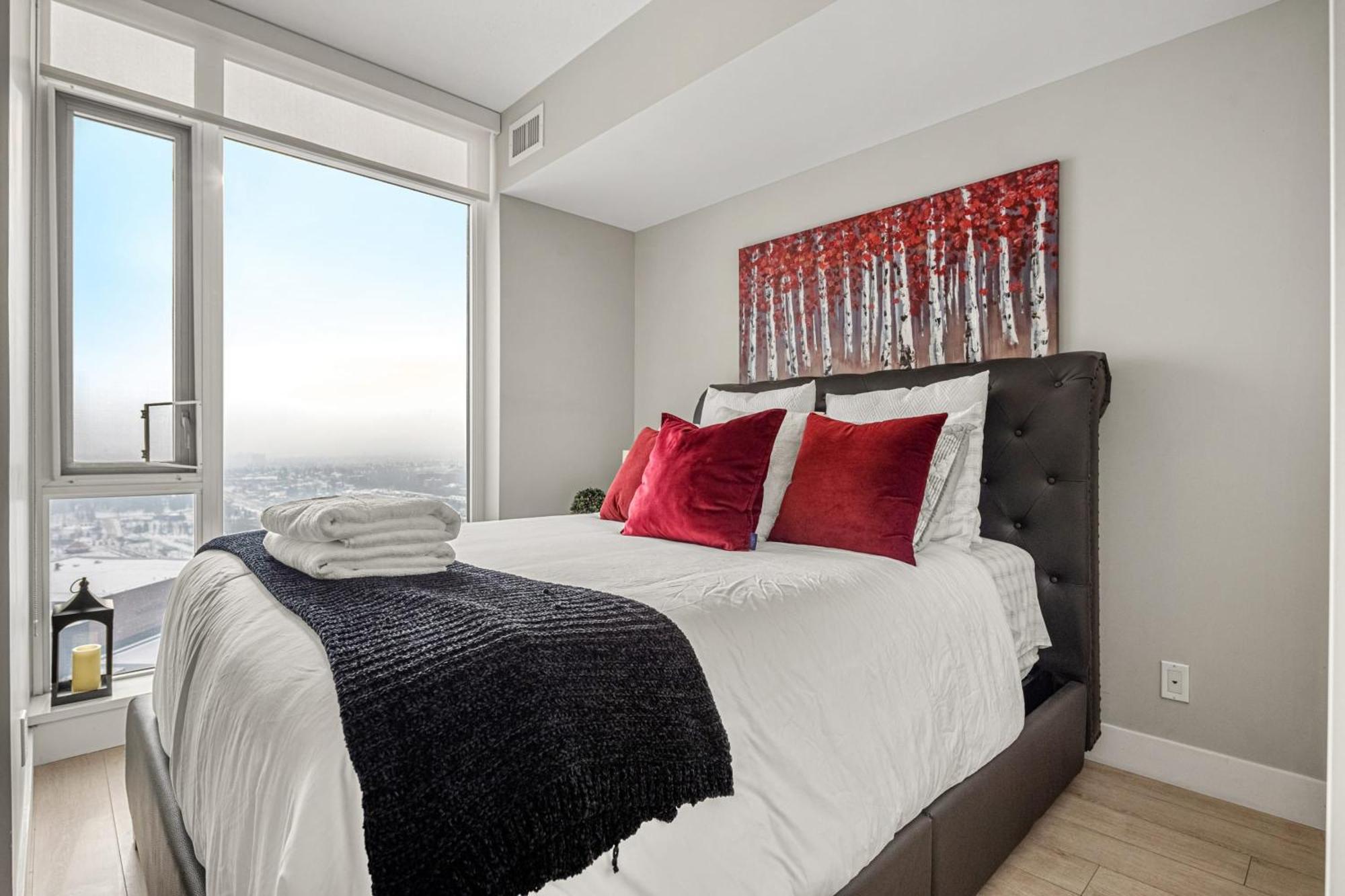 הוילה YYC Stunning 34Th Floor Views, Prime Downtown Location - Near Stampede, Casino, Bars! Free Banff Pass, Parking, Wine! מראה חיצוני תמונה
