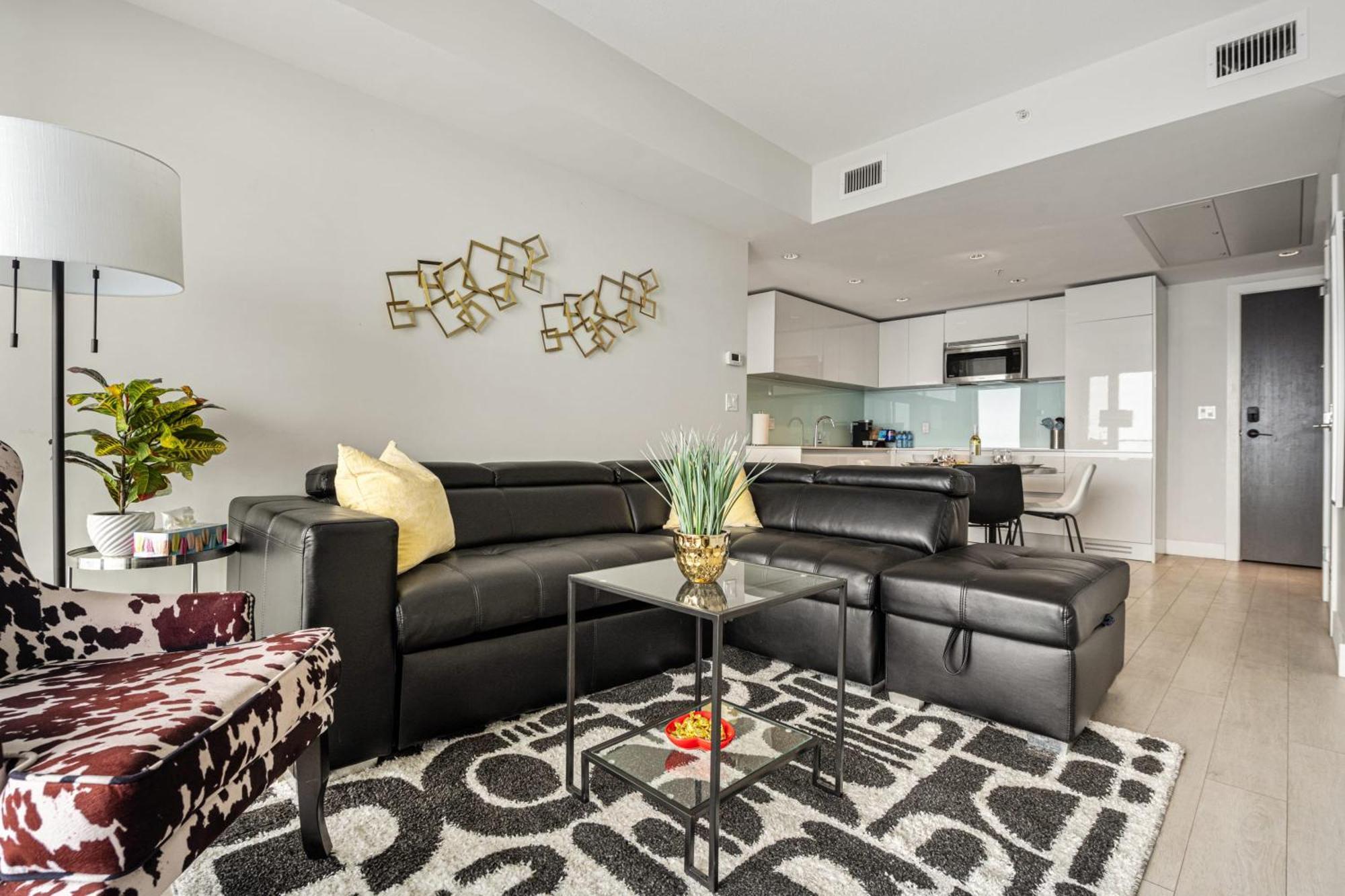 הוילה YYC Stunning 34Th Floor Views, Prime Downtown Location - Near Stampede, Casino, Bars! Free Banff Pass, Parking, Wine! מראה חיצוני תמונה