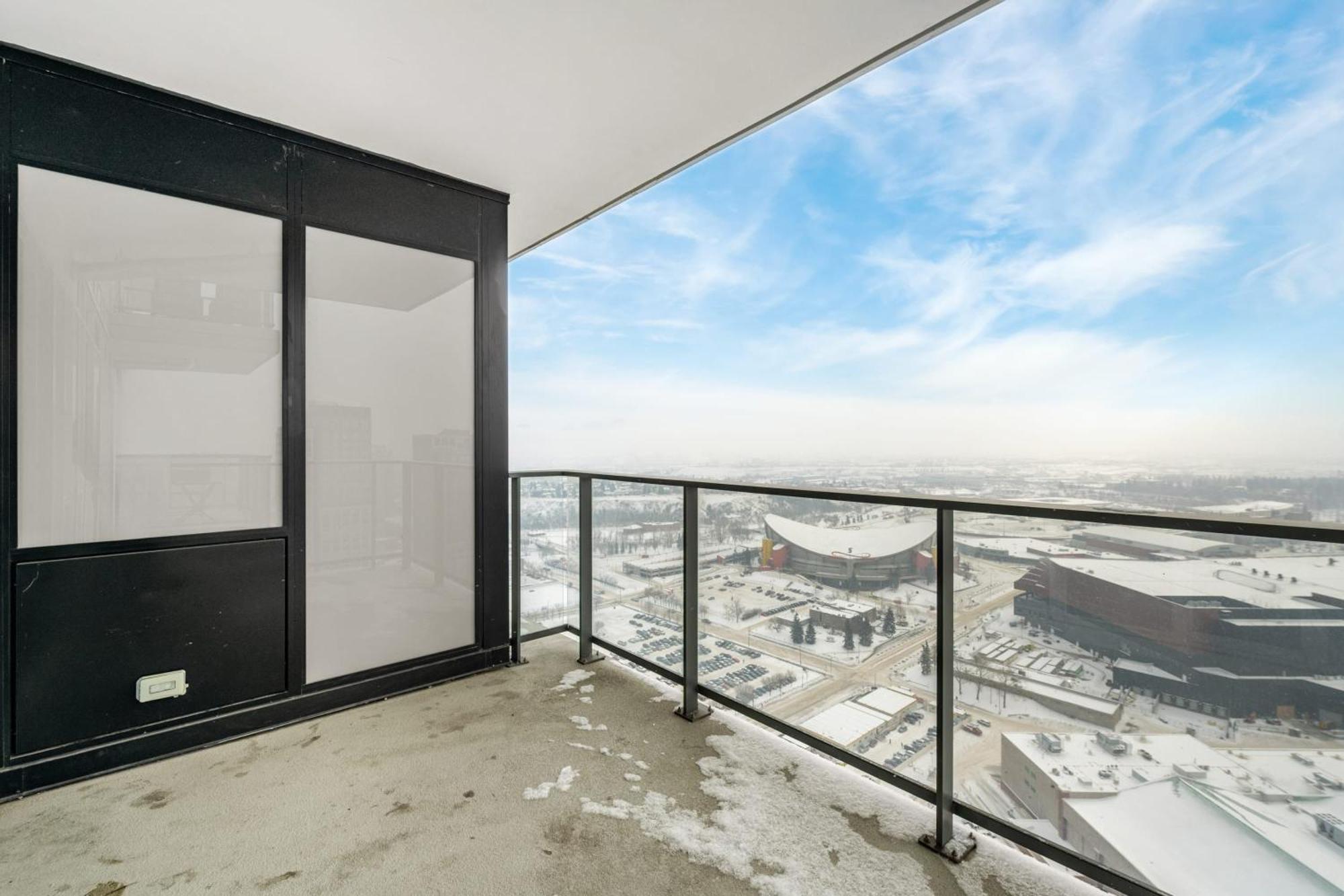 הוילה YYC Stunning 34Th Floor Views, Prime Downtown Location - Near Stampede, Casino, Bars! Free Banff Pass, Parking, Wine! מראה חיצוני תמונה