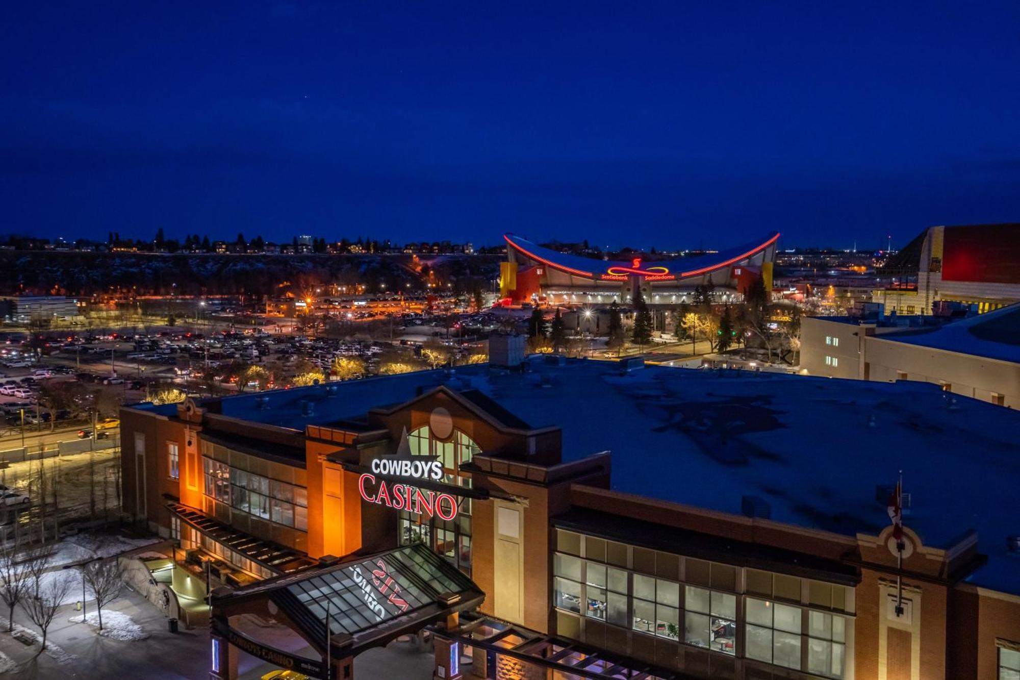 הוילה YYC Stunning 34Th Floor Views, Prime Downtown Location - Near Stampede, Casino, Bars! Free Banff Pass, Parking, Wine! מראה חיצוני תמונה