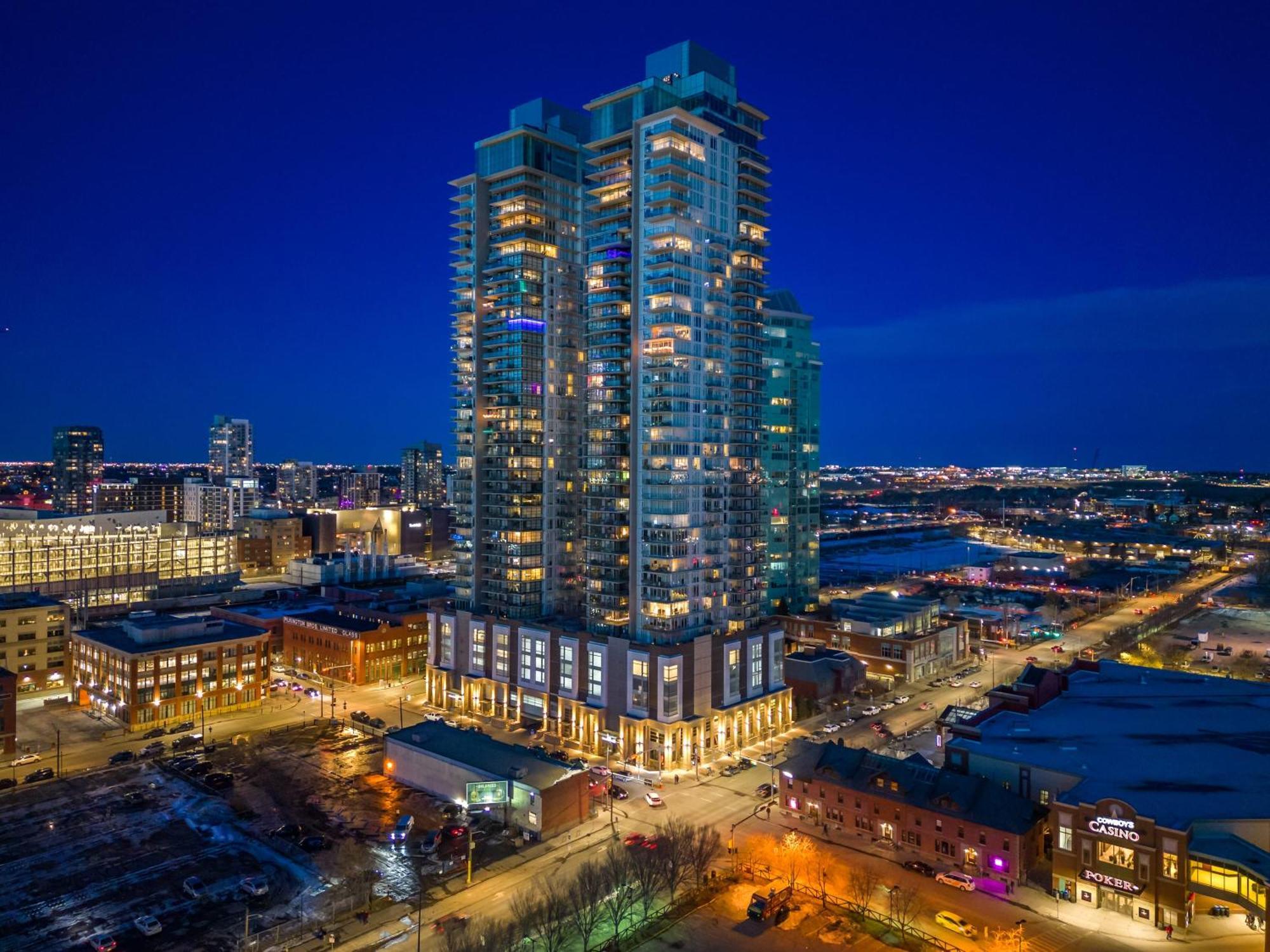 הוילה YYC Stunning 34Th Floor Views, Prime Downtown Location - Near Stampede, Casino, Bars! Free Banff Pass, Parking, Wine! מראה חיצוני תמונה